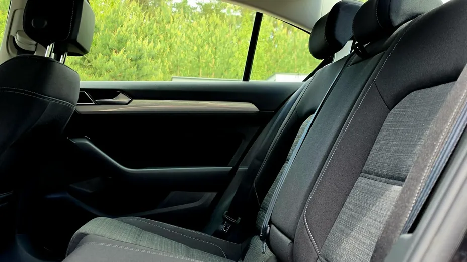 VOLKSWAGEN Passat -