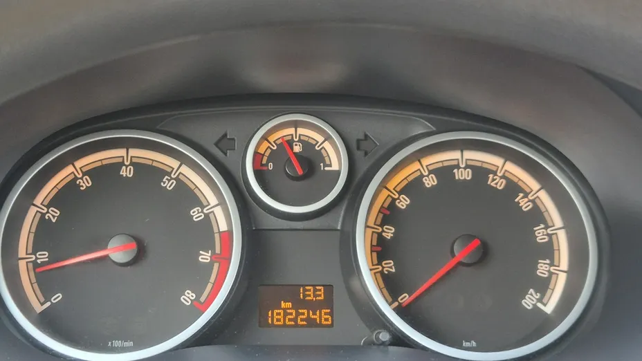 OPEL Corsa -