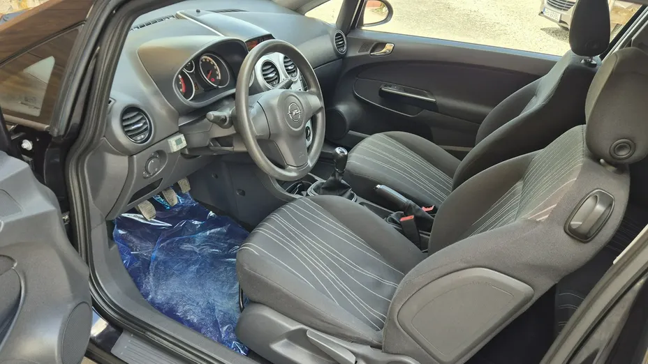 OPEL Corsa -