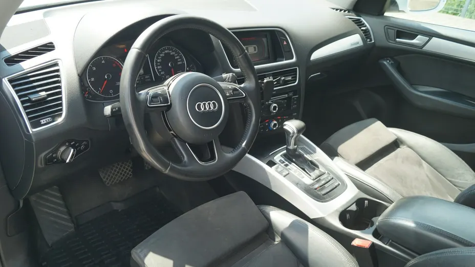 AUDI Q5 -