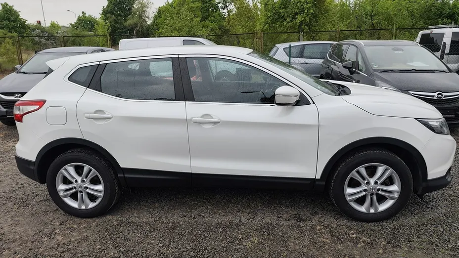 NISSAN Qashqai -