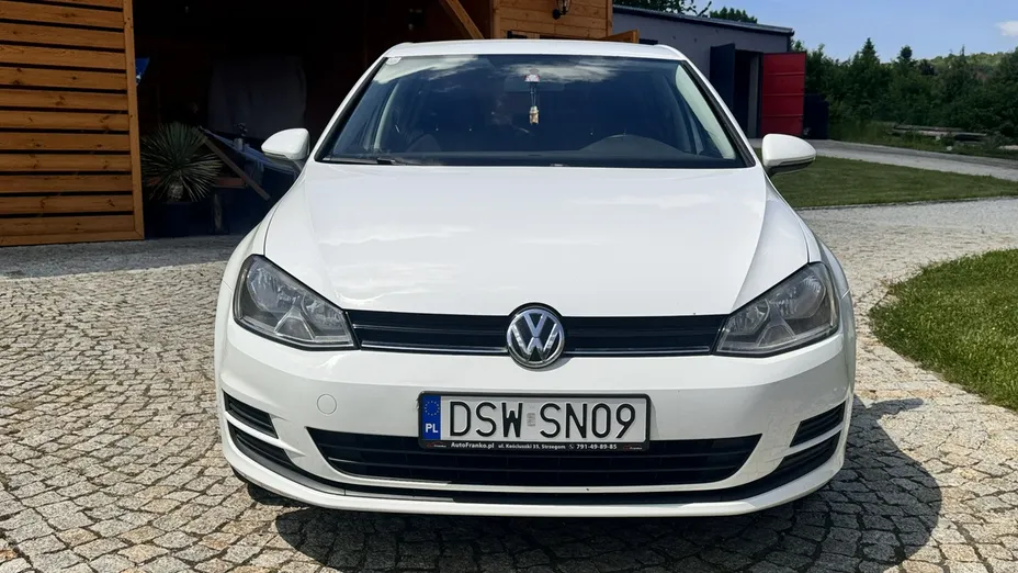 VOLKSWAGEN Golf -