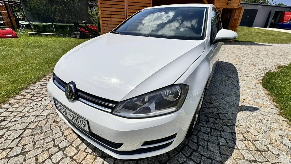 VOLKSWAGEN Golf -