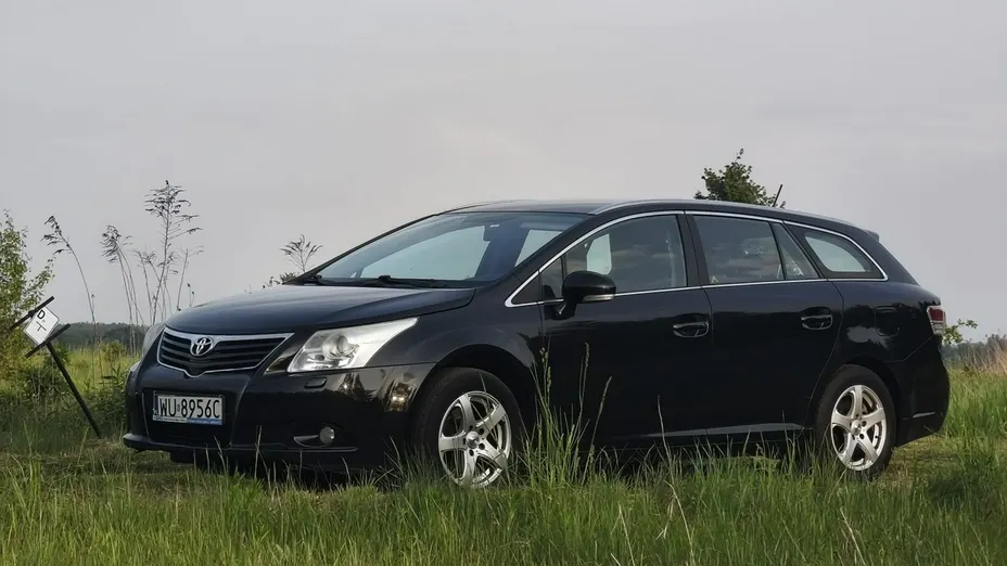 TOYOTA Avensis -