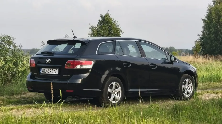 TOYOTA Avensis -