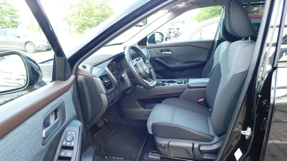 NISSAN X-Trail -
