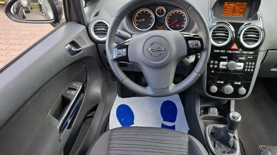 OPEL Corsa -