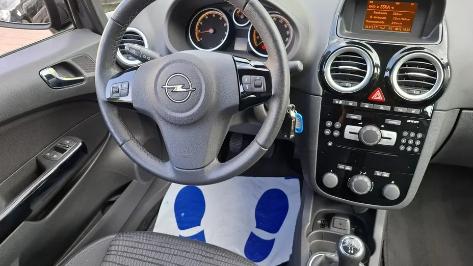 OPEL Corsa -