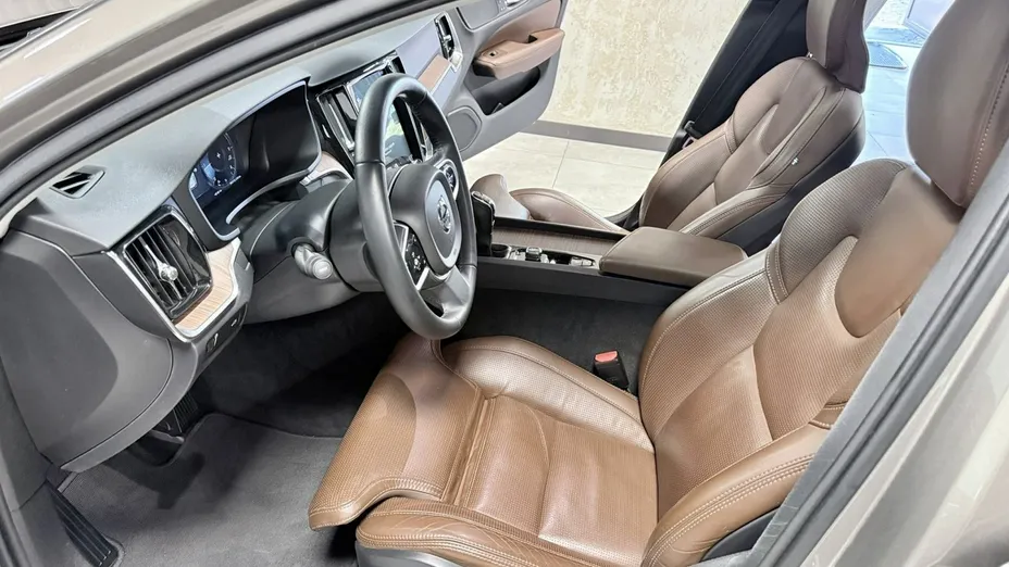 VOLVO V60 -