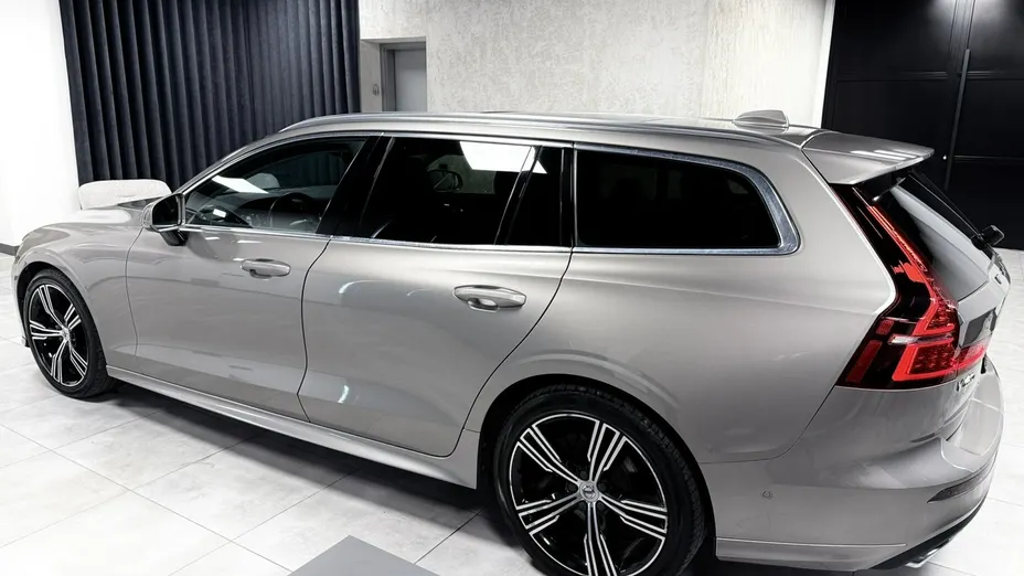 VOLVO V60 -