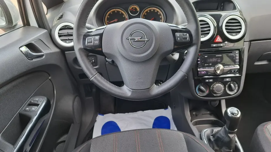 OPEL Corsa -