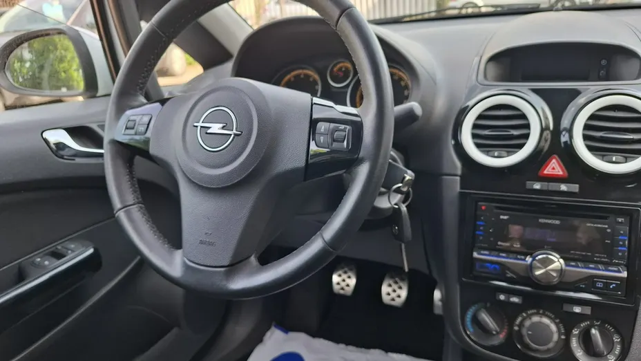 OPEL Corsa -