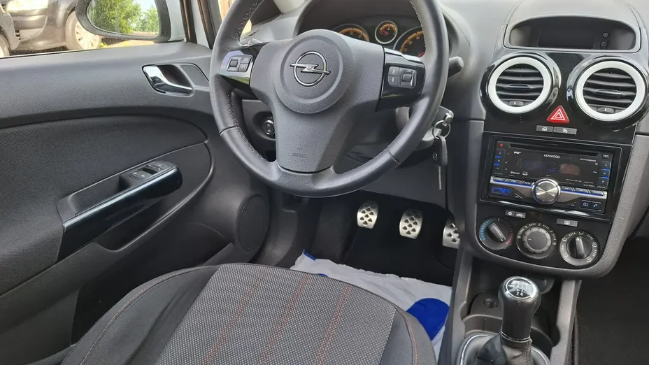 OPEL Corsa -