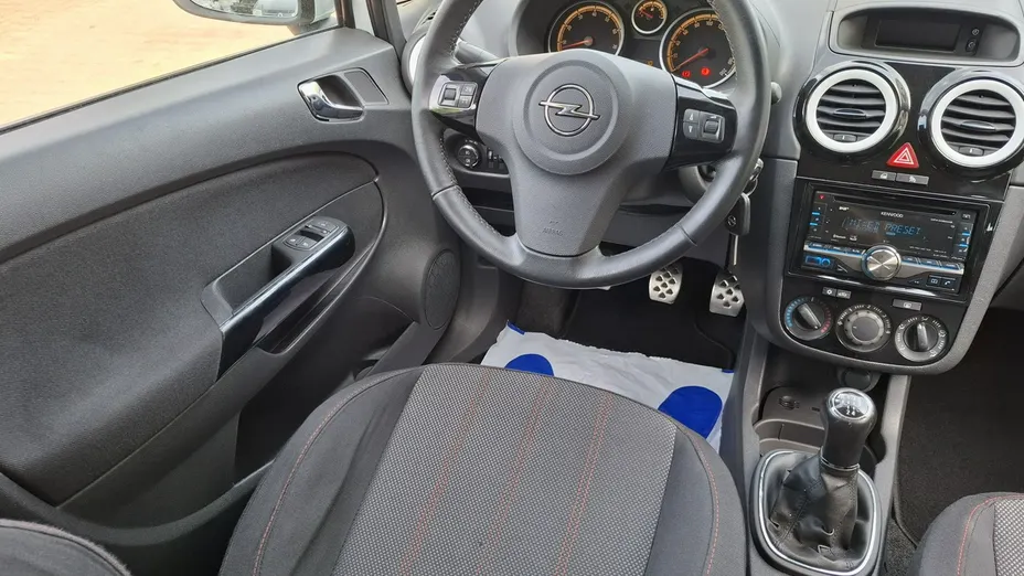 OPEL Corsa -