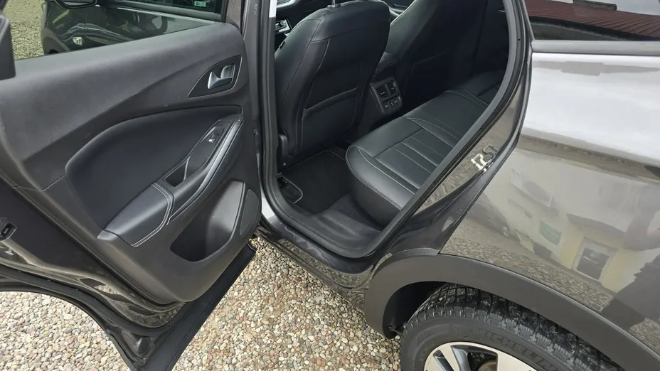 OPEL Grandland X -