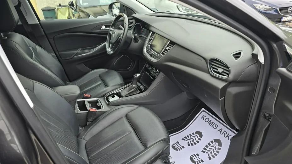 OPEL Grandland X -