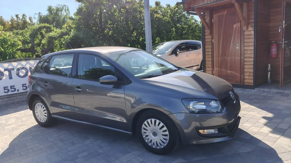 VOLKSWAGEN Polo -