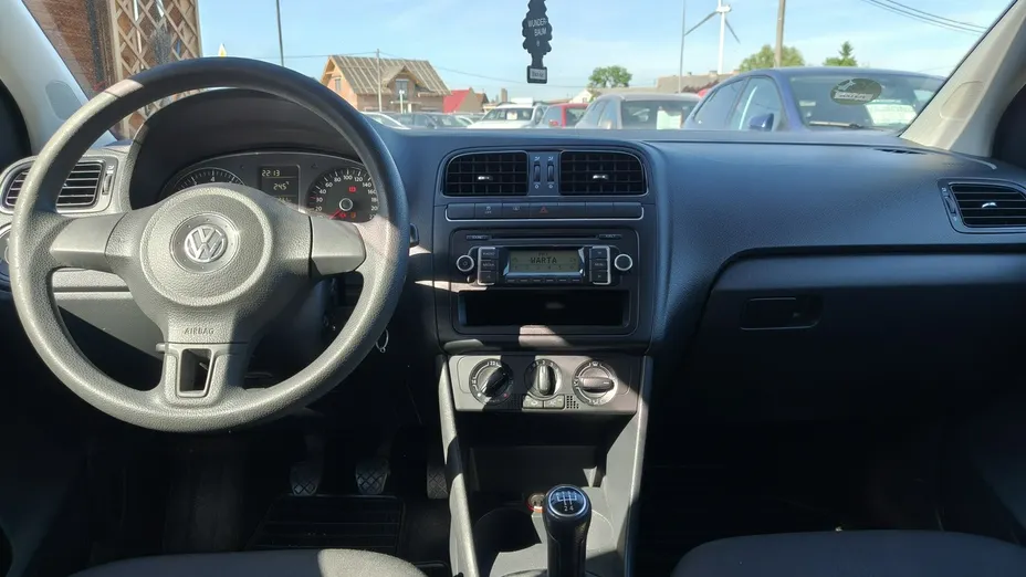VOLKSWAGEN Polo -