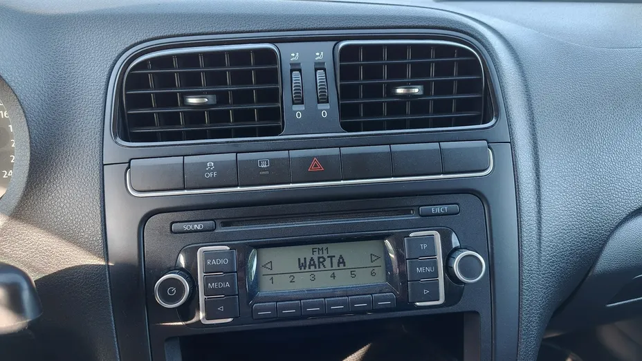 VOLKSWAGEN Polo -