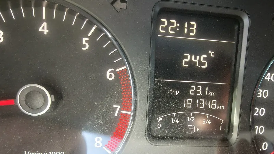 VOLKSWAGEN Polo -