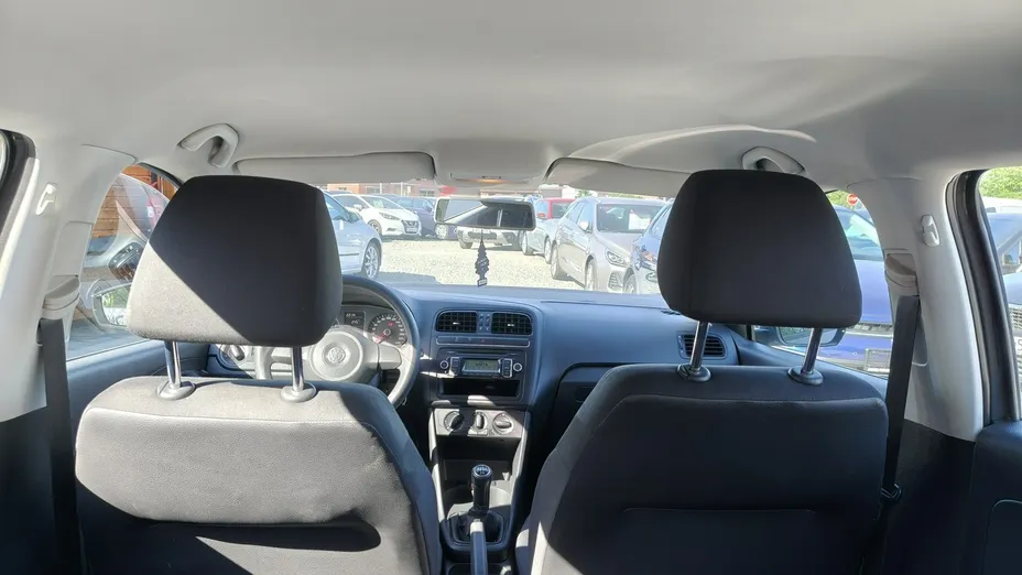 VOLKSWAGEN Polo -