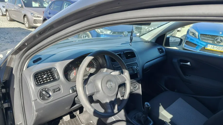 VOLKSWAGEN Polo -