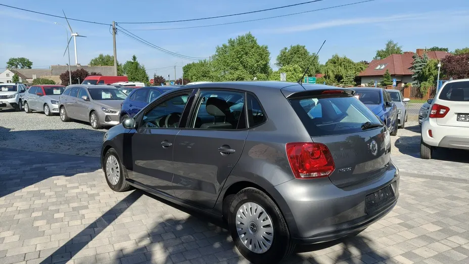 VOLKSWAGEN Polo -