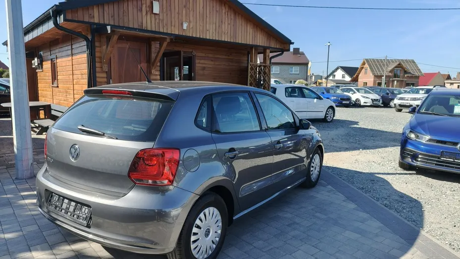 VOLKSWAGEN Polo -