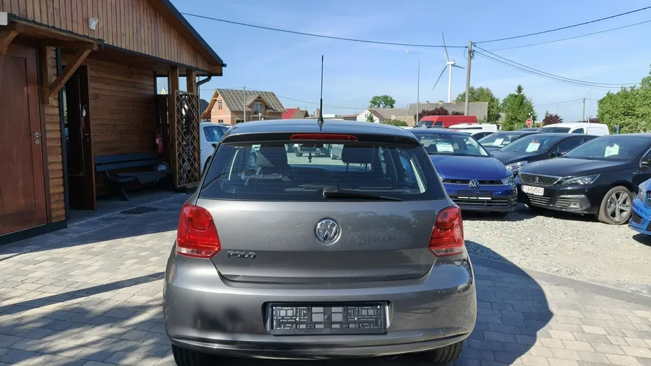 VOLKSWAGEN Polo -