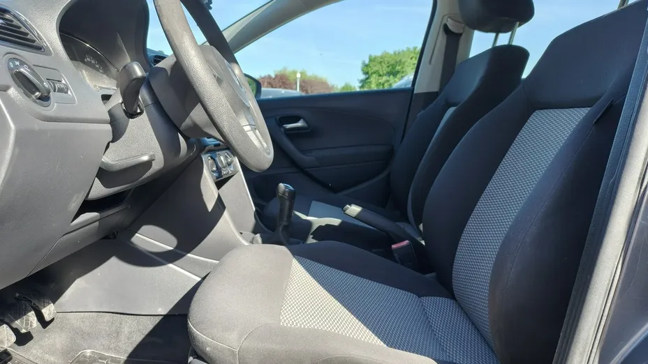 VOLKSWAGEN Polo -