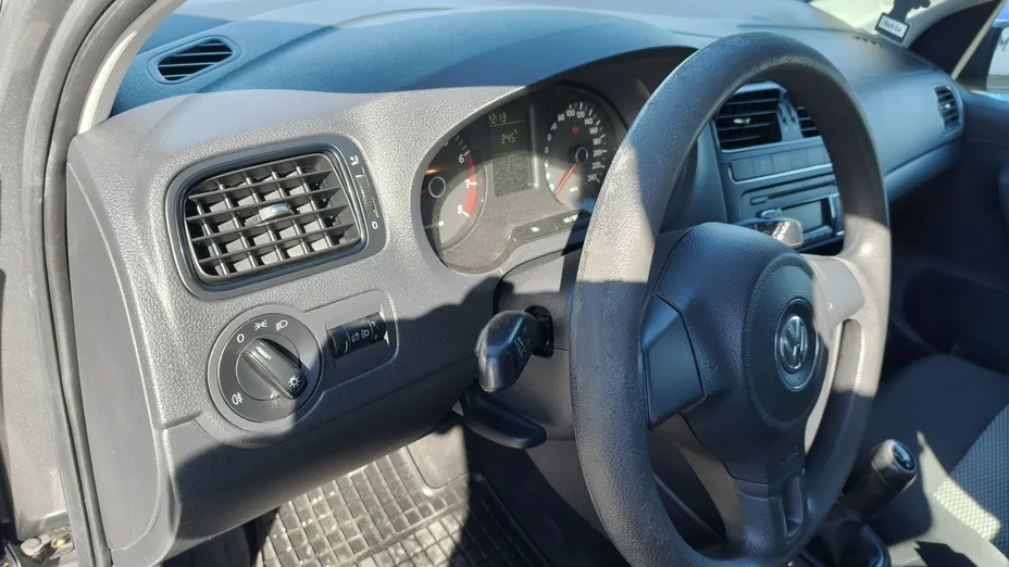 VOLKSWAGEN Polo -