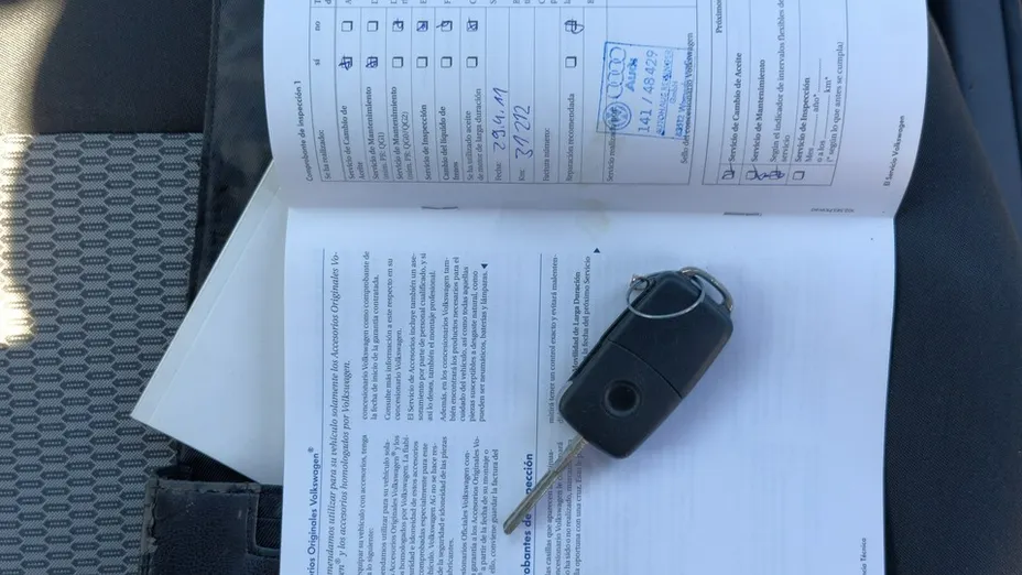 VOLKSWAGEN Polo -