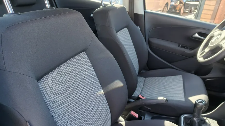 VOLKSWAGEN Polo -