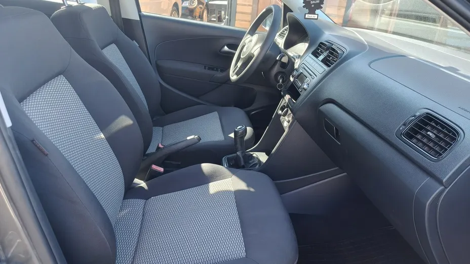 VOLKSWAGEN Polo -