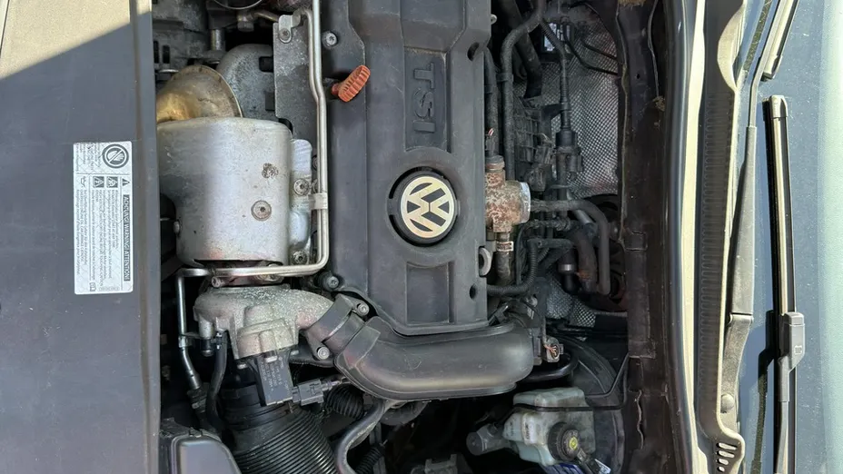 VOLKSWAGEN Golf -