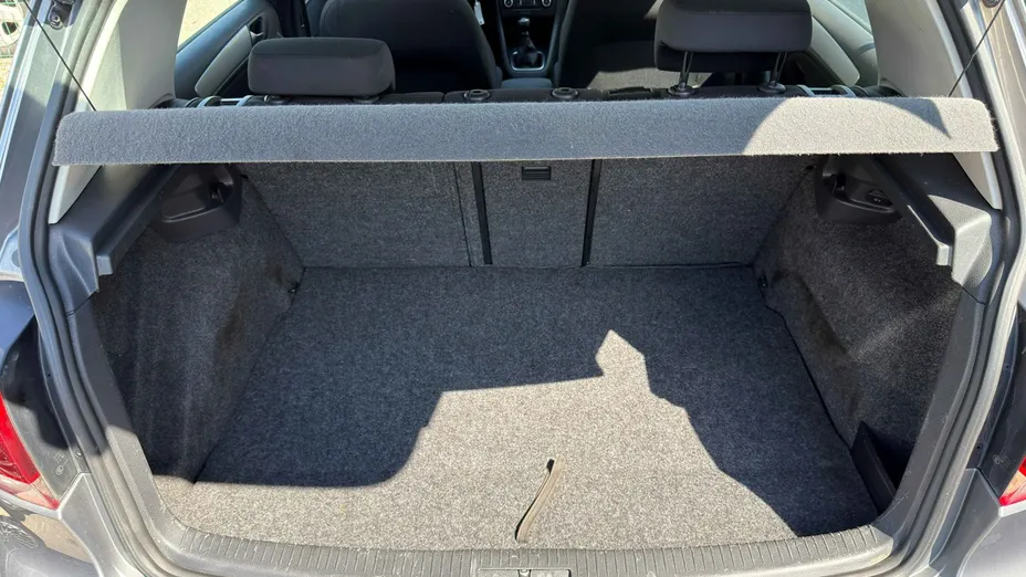 VOLKSWAGEN Golf -