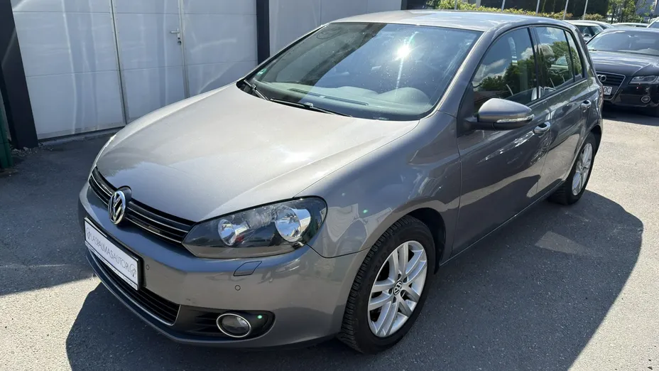 VOLKSWAGEN Golf -