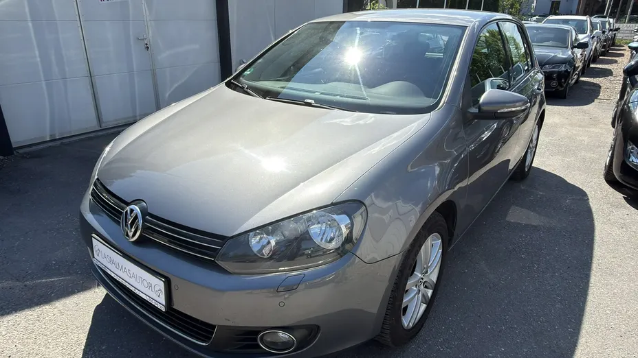 VOLKSWAGEN Golf -