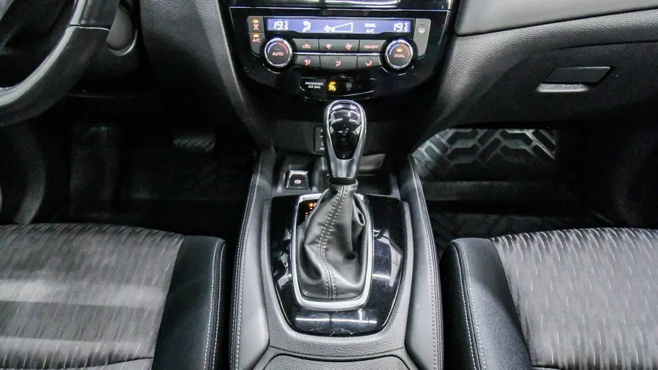 NISSAN X-Trail -