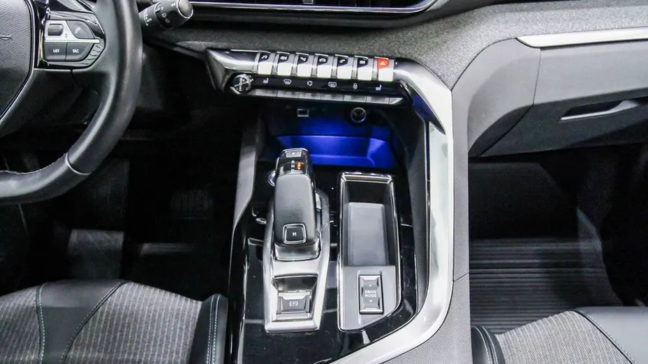 PEUGEOT 3008 -