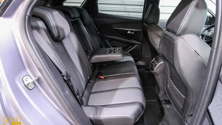 PEUGEOT 3008 -