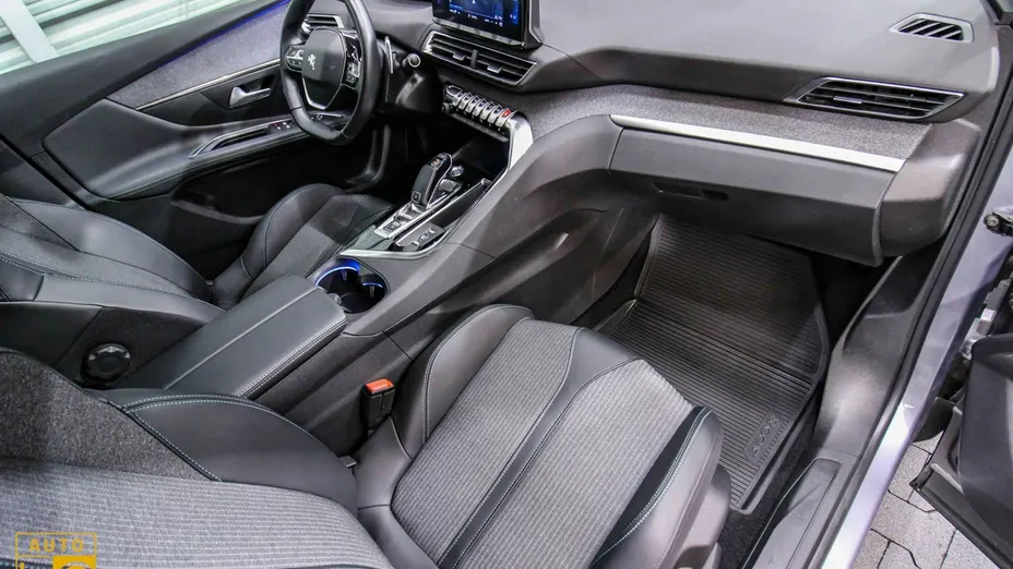 PEUGEOT 3008 -