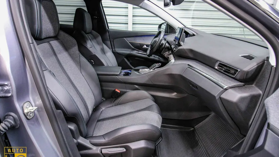 PEUGEOT 3008 -
