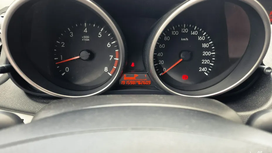 MAZDA 3 -