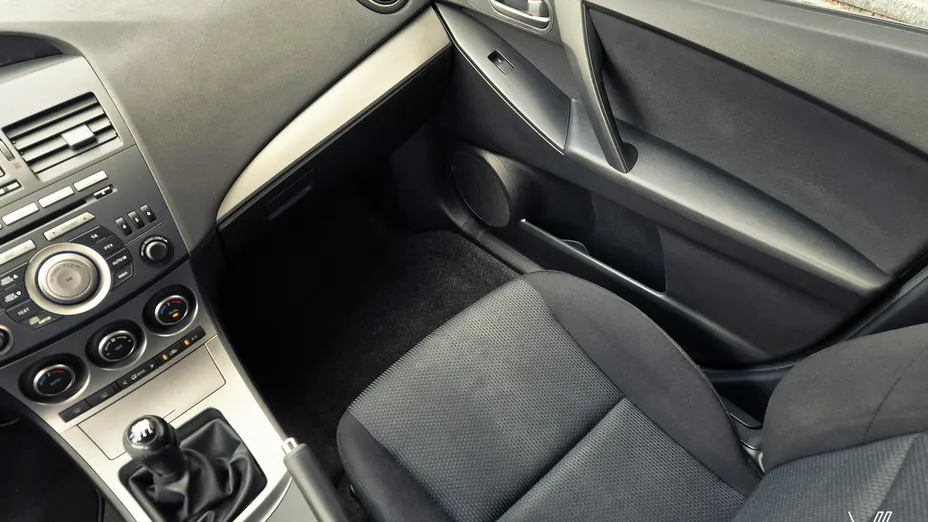 MAZDA 3 -
