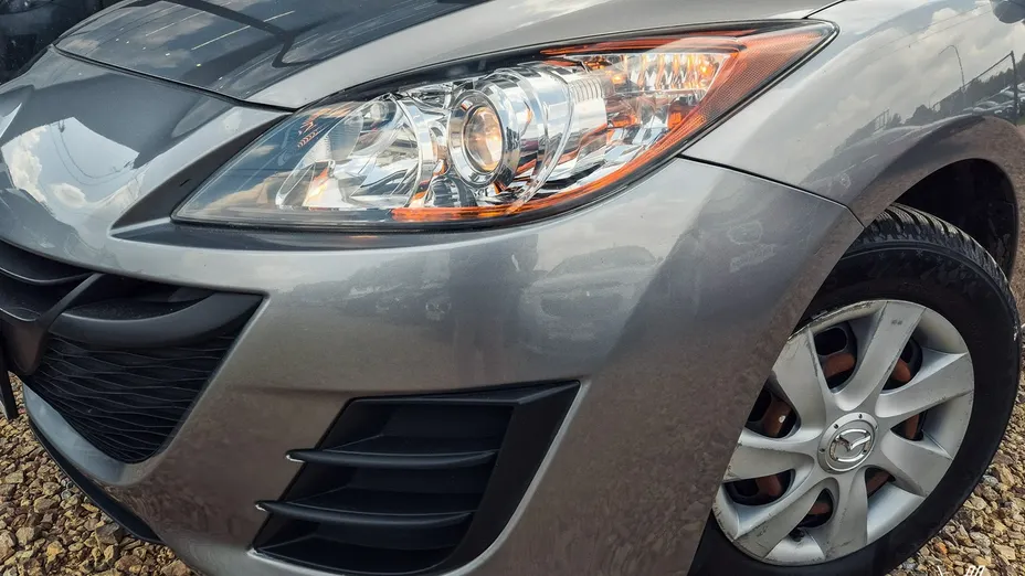 MAZDA 3 -