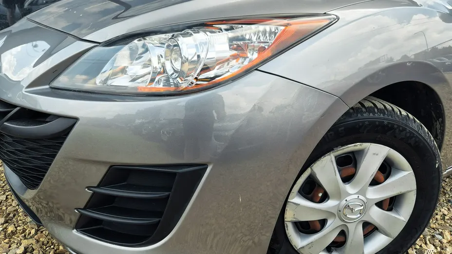 MAZDA 3 -