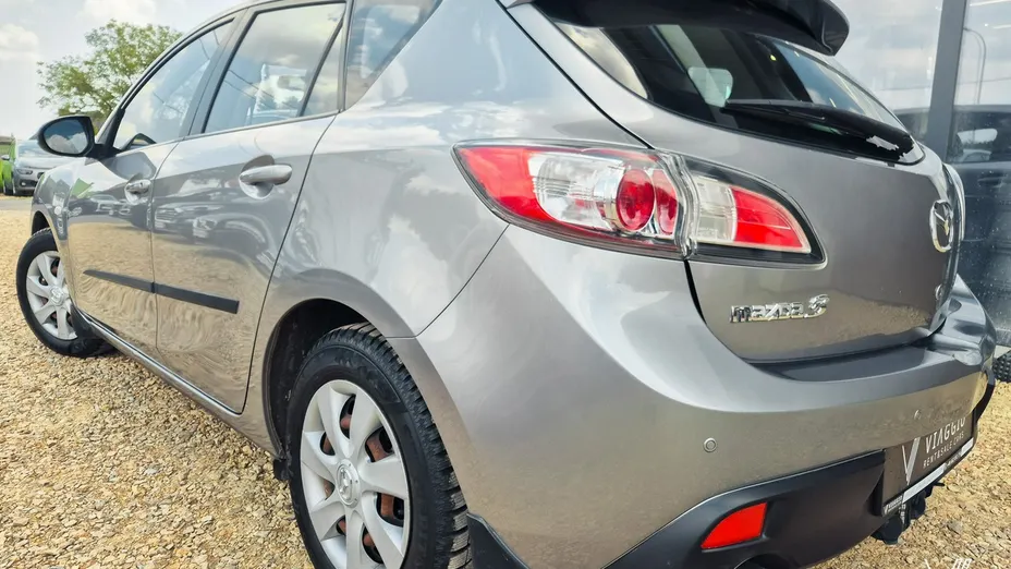 MAZDA 3 -