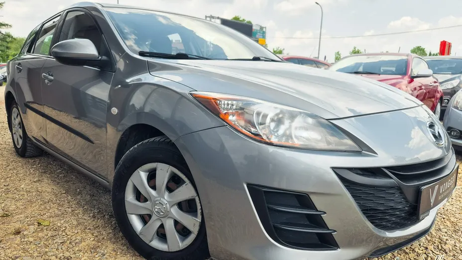 MAZDA 3 -