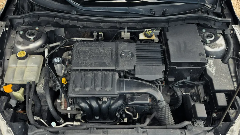 MAZDA 3 -
